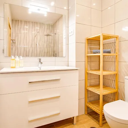 Old Town 1br - 350m From Pool Ac Wi-fi אלבופיירה